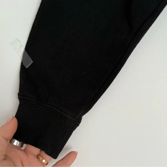 Urban Outfitters Black Cropped Sweatshirt - Picture 4 of 10